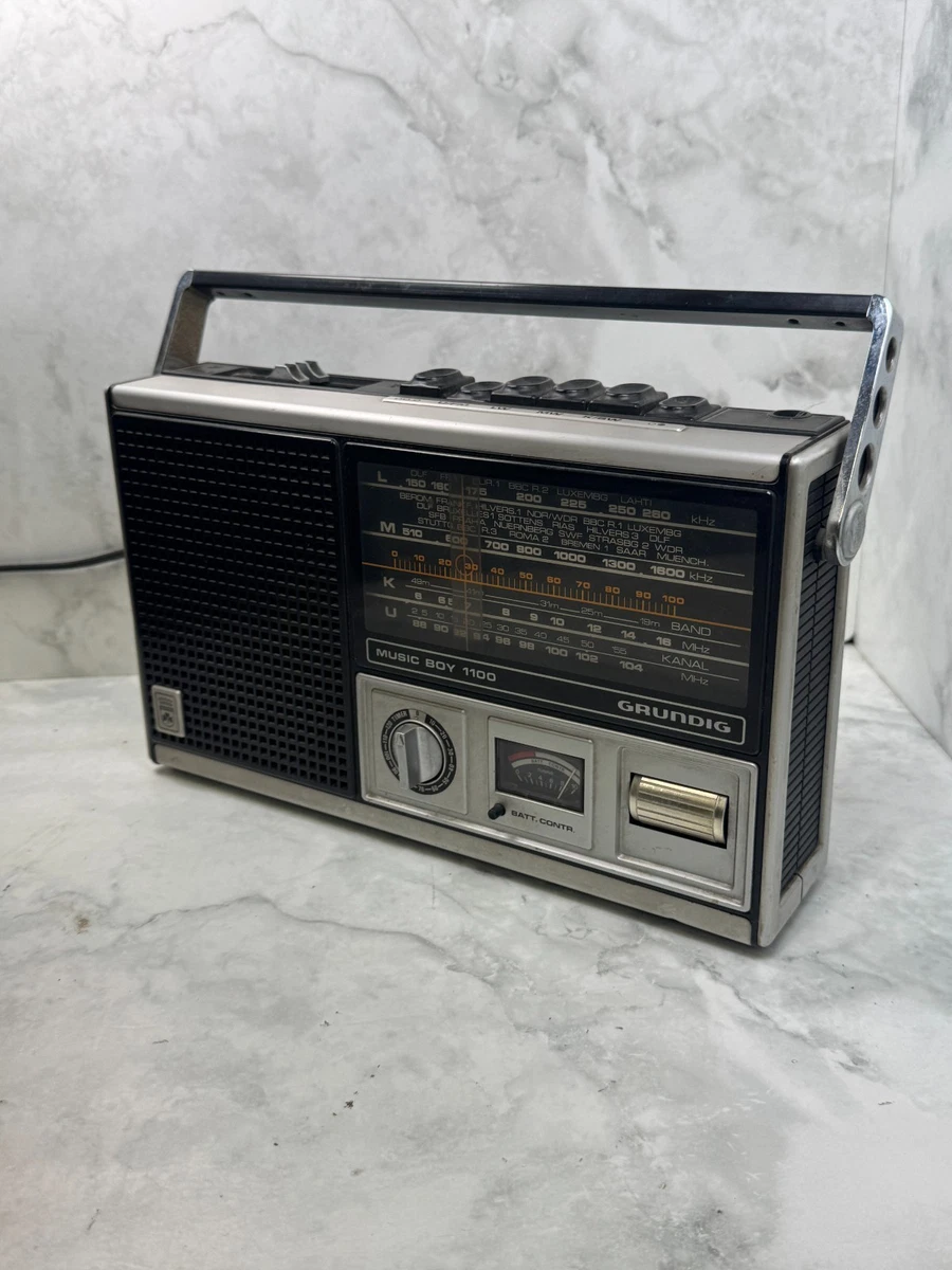 Grundig Yacht Boy 230 Shortwave Radio - a photo on