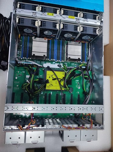 Supermicro 4028GR-TR 24x2.5" 4x2000W 9361-8I 8xGPU 4U Support E5-2600 v3/v4 - Picture 5 of 6