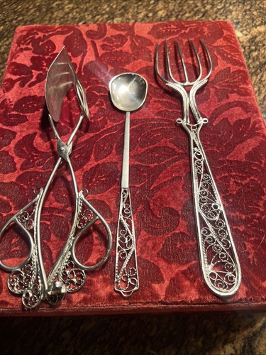 Vintage Metal Filigree Serving Fork, Spoon And Tongs - Picture 8 of 11