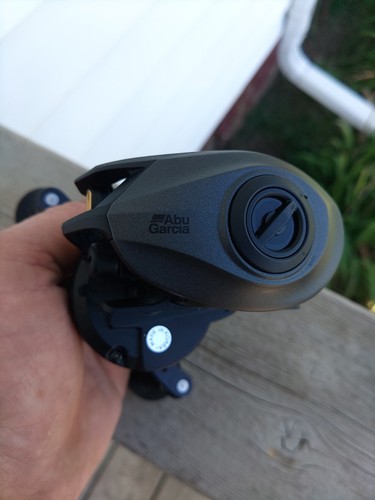 NUEVO Carrete de baitcasting Abu Garcia Revo Toro Beast 40-HS bajo perfil para mano derecha - Imagen 4 de 24