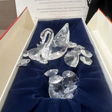 Swarovski Crystal Swan Figurine SCS Member Renewal Gifts & Bag of Crystal Hearts