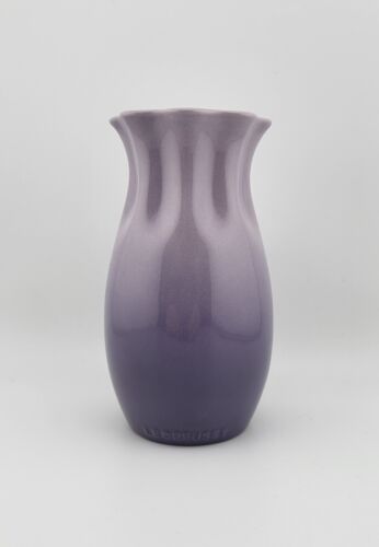 Le Creuset Flower Petal Vase - 20 Oz - Bluebell - NIB - Picture 2 of 8