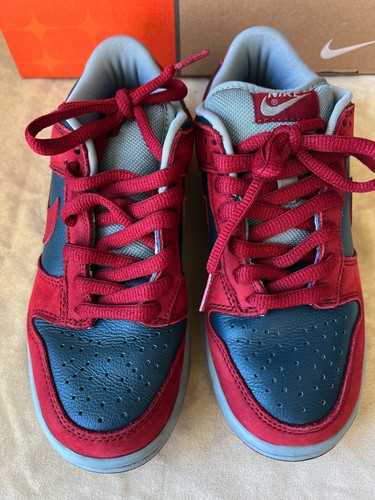 2002 Nike Dunk Low Pro Sb Sharks 304292 361 Nightshade Red Size 6  - Picture 2 of 9