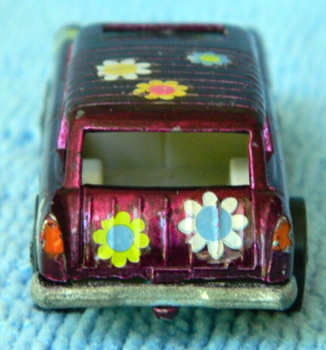 Vintage Hot Wheels Classic Nomad Redline w/ Button (Magenta) - Picture 7 of 12