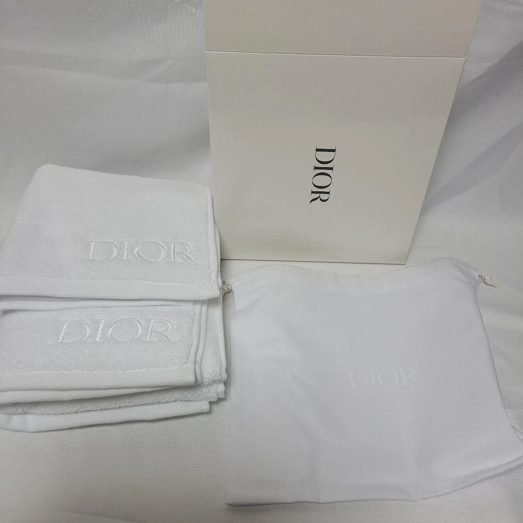 Serviette faciale et serviette à main Christian Dior et mini poche avec boîte nouveauté limitée