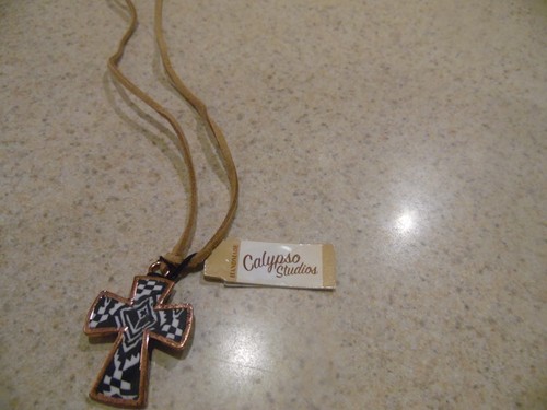 Tribal Clay Cross Necklace - Picture 3 of 3