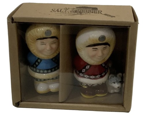Alaskan Magnetic Kiss Couple Salt & Pepper Shaker Set - Picture 7 of 8