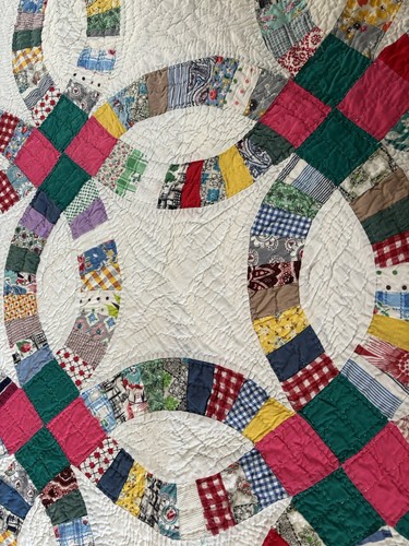 BEAUTUFUL VINTAGE WEDDING RING HAND QUILTED QUILT ~ 76 X 88" - Picture 3 of 7