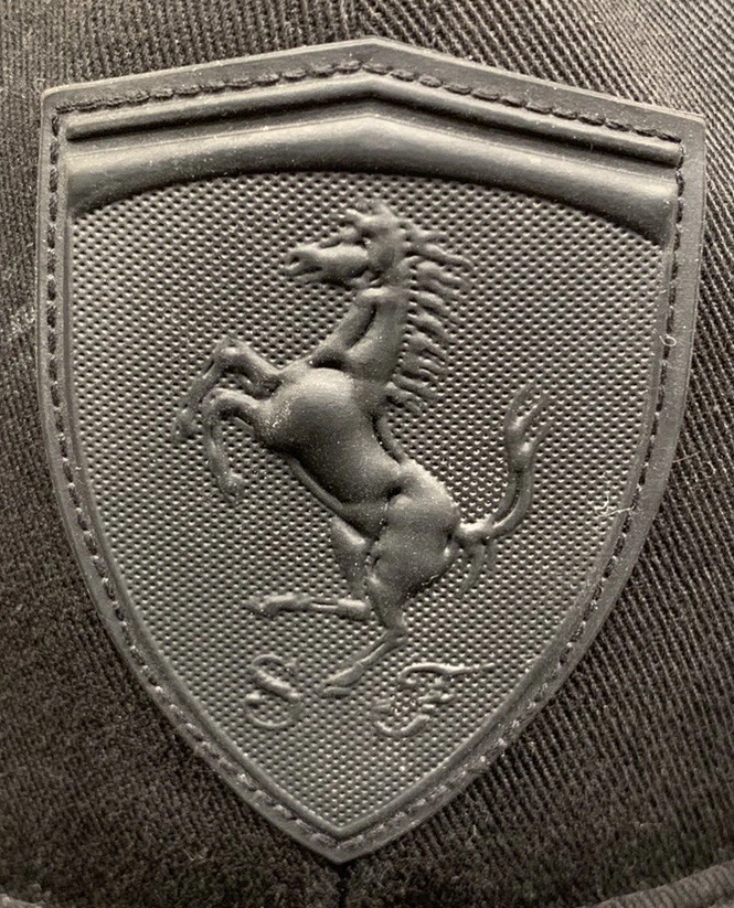 PUMA FERRARI SF LIFESTYLE LOGO NEGRO con billete plano niños gorra deportiva ajustable Foto 2 de 4