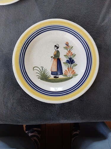 Vintage französische Quimper Keramik - 9,5" bunte Bretonen - Streifen am Rand - Bild 6 von 13