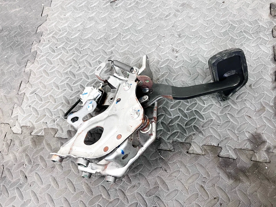 13-18 LEXUS ES350 ES BRAKE FOOT STOP PEDAL ASSEMBLY OEM - Image 2 of 3