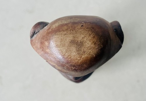 Figura de madera africana tallada a mano de colección escultura hombre arrodillado 18,5 CM rara - Imagen 6 de 6