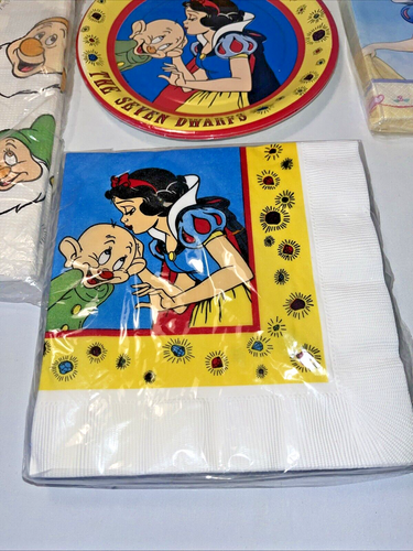 Vtg Birthday Party Snow White 7 Dwarfs Table Cloth Plates Cups Napkins Invites - Picture 6 of 12