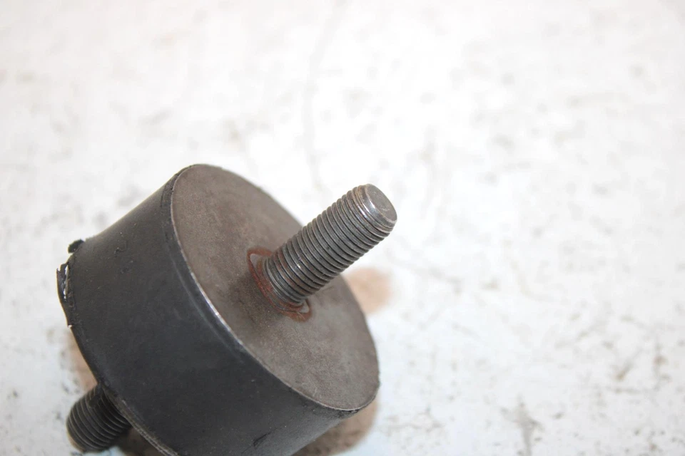 Juego de amortiguadores de montaje de motor Polaris 300 1995 OEM 3110028 3022067 Q3994 Foto 3 de 4