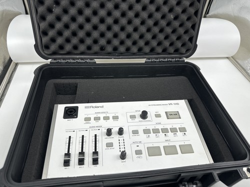 Roland VR-1HD AV Streaming Studio Mixer / Video Switcher with hard case - Picture 7 of 7