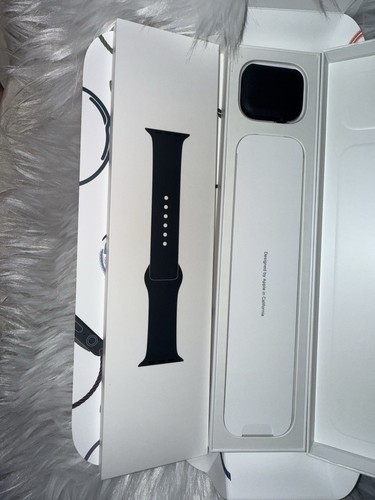 Apple Watch Series 7 45mm Aluminum Case with Sport Band - Midnight (GPS) *Below - Photo 8 sur 15