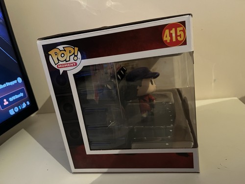 Funko AC/DC Angus Young Dancing on Stage Figura Set Pop 415 Caja Dañada. - Imagen 5 de 6