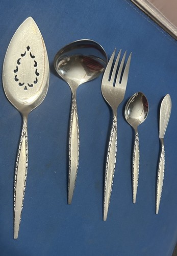 Vintage Oneida Community Stainless Steel Venetia Pattern Flatware Set 112 Pc - Picture 2 of 24