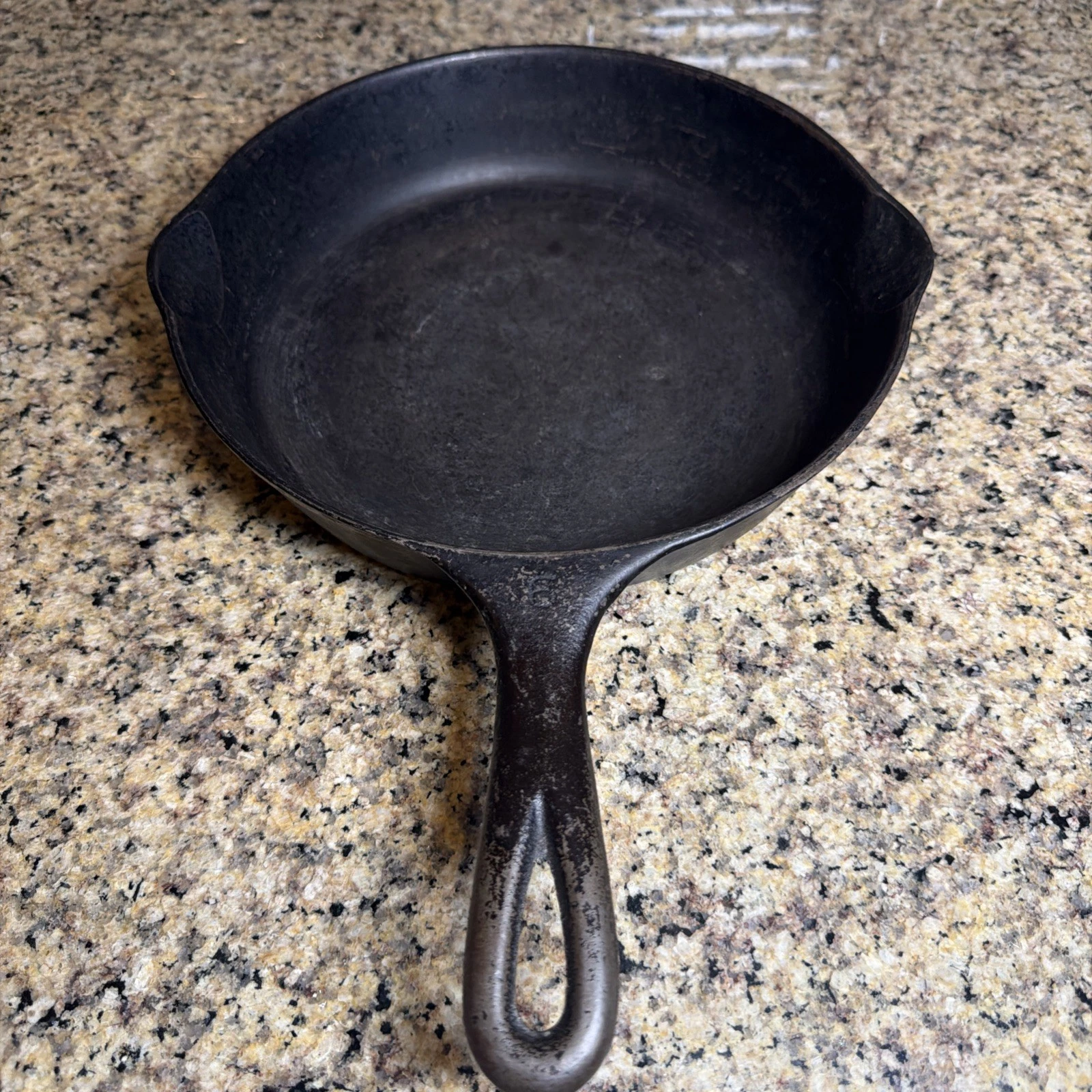 Wagner Ware Sidney Cast Iron Skillet 10560 Vintage 9" No. 6- Double Poor Side