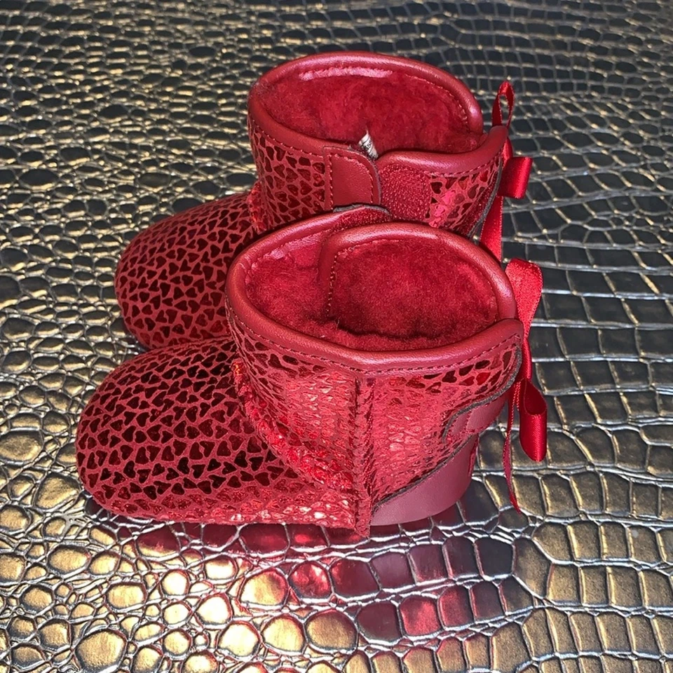 Botas UGG Jesse Bow II Gel Corazones Bebé Niña Talla 2/3 Foto 4 de 4