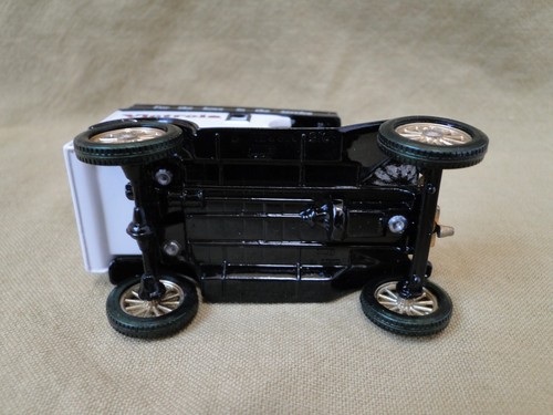 Vintage 1993 Corgi Classics: 1915 Model T Ford Victrola Truck Diecast #97469 - Picture 7 of 10