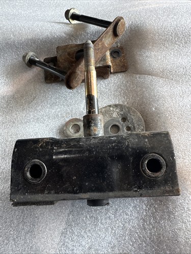 79-83 Datsun 280zx Rear Diff Mounting Bracket w/ Stud Carrier Differential - Picture 7 of 11