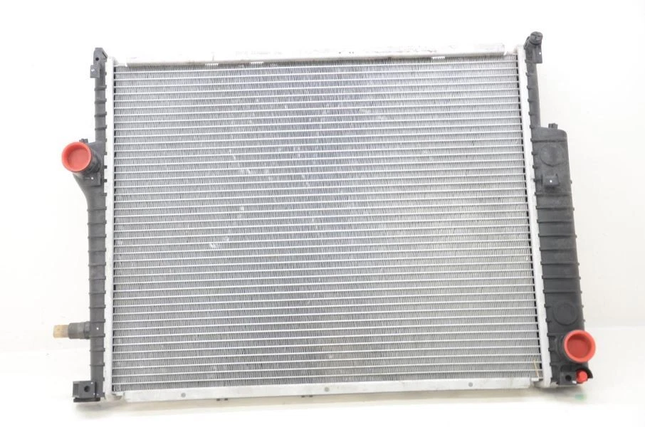 1999-2002 BMW Z3 Roadster Radiator Assembly Foto 2 de 4