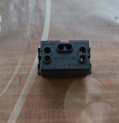 Presa Bipasso Bivalente 10A/16A Bticino Living Classic art. 4580 prima serie - Foto 2 di 3