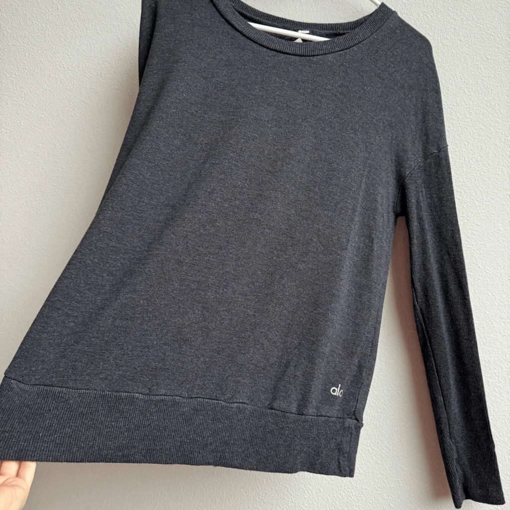 alo-yoga open keyhole back crewneck gym travel shirt