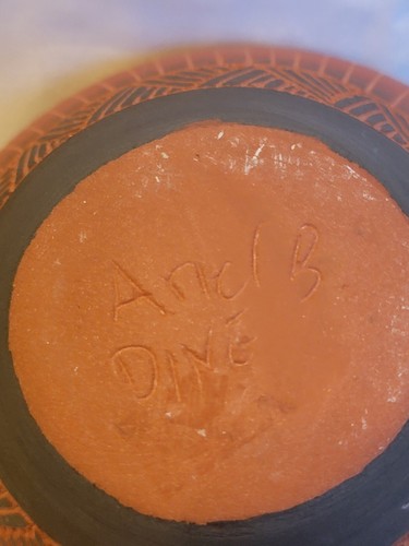 Navajo Etched & Painted Art Pottery Vase Artist Signed 5 inch Native American - Bild 8 von 9