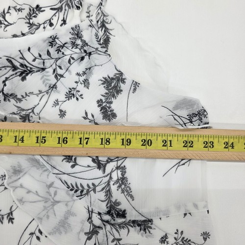 Top cami con volantes florales Maurices para mujer talla 1X blanco negro romántico Cottagecore - Imagen 12 de 14