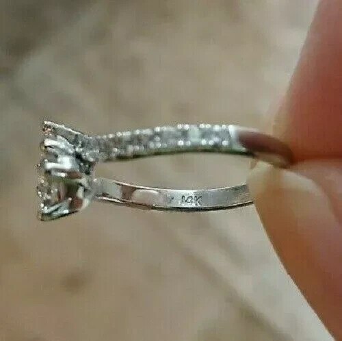 1.75 Carat Princess Cut Moissanite Two-Stone Wedding Ring 14K White Gold Finish - Bild 2 von 3