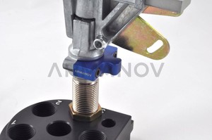 Quick-Disconnect-for-Dillon-powder-measure