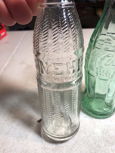 Botella de Bebidas Nehi Vintage Vidrio Pop Duraglass '33' - Incluye Botella de Coca-Cola Extra - Imagen 3 de 12