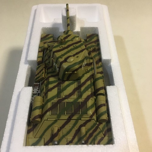 Minichamps 1/35 Scale #19002 T34/76 "Captured" Russia 1943 Diecast Model - Picture 7 of 8