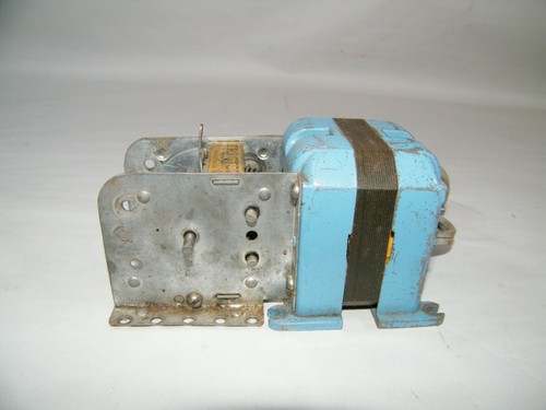 GILBERT A49 MOTOR AND GEAR BOX FOR ERECTOR SET, HAS BEEN TESTED AND WORKS #1 - Picture 4 of 12