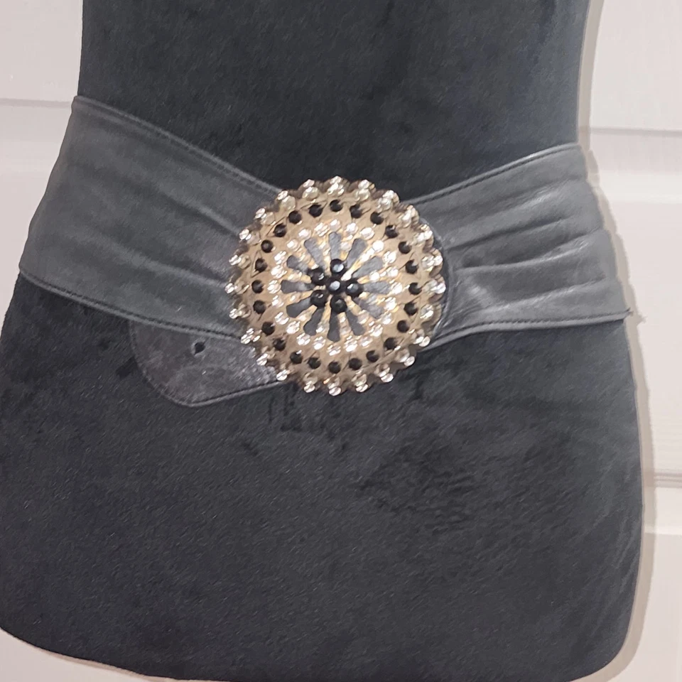 Vintage Belt By Elite In Genuine Black Leather with Rhinestone Buckle size M/L - Imagem 3 de 4