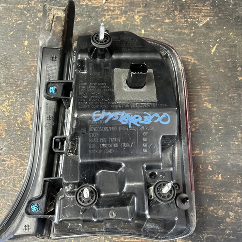 CHRYSLER 300 2015-2023 LUZ TRASERA DEL CONDUCTOR LÁMPARA TRASERA IZQUIERDA GENUINA - Imagen 8 de 12