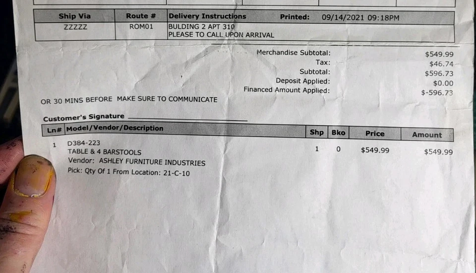 BEAUTIFUL ASHLEY HOME FURNITURE KITCHEN TABLE *BARELY USE NM!!* RECEIPT INCLUDED - Image 2 of 4
