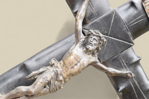 ⭐Antico crocifisso francese in legno nero intagliato del XIX secolo ⭐ - Foto 3 di 11
