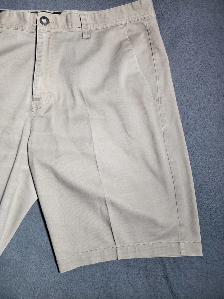 Volcom Shorts Men Size 38x10 Khaki Tan Flat Front Slash Pocket Casual Skater - Image 3 of 4