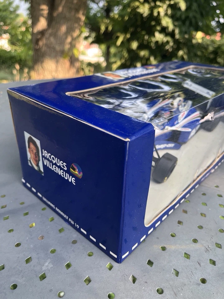 Williams fw19 1997 Jacques Villeneuve World Champion - Minichamps 1/18 - Immagine 2 di 4