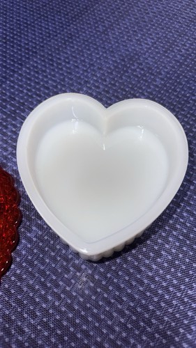 Fenton Art Glass trinket box, Fenton Gift Shop in Williamstown, WV Heart-Shaped - Picture 5 of 9