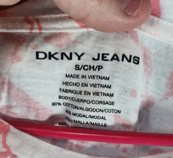 Blusa DKNY Niñas Estampado Abstracto Manga Corta Peso Ligero Talla (S/CH/P) EPOC  Foto 2 de 4