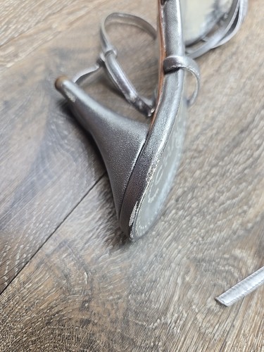 CHANEL Riemchen Sandalette Absatz Metallic Silber Größe 37,5 US 7,5 Made in Italy - Bild 15 von 15