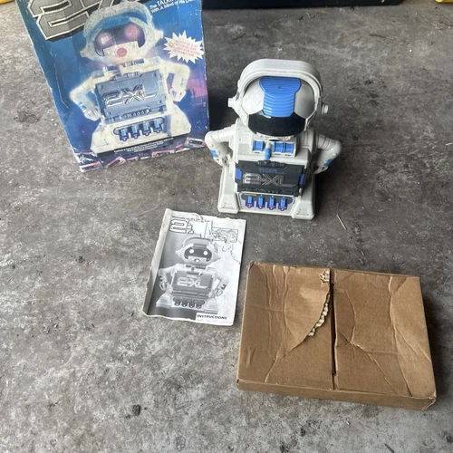 2-XL The Talking Robot  Tiger Electronics 1992 Tested Works!