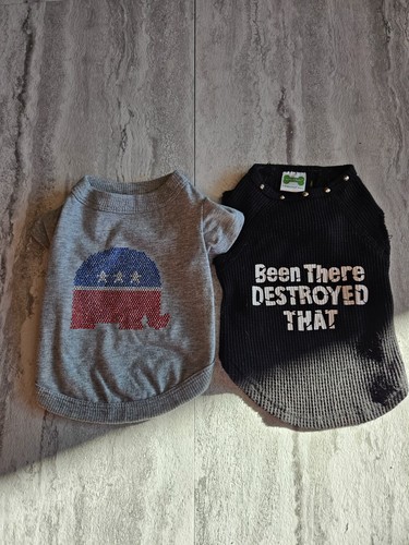 2 shirts for a dog in sizes XS in excellent condition