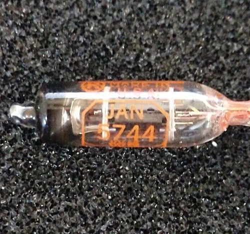 RAYTHEON JAN5744WB MILSPEC VINTAGE ELECTRON TUBE 5744WB - Picture 4 of 6