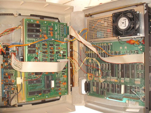 Commodore CBM 8296-D with 2 working disk drives! Very good condition! - Bild 10 von 15