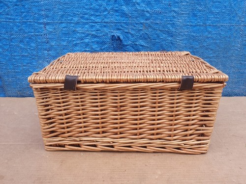 Vintage Wicker Picnic Hamper Basket with Leather Straps – 41x31x19cm Storage - Picture 4 of 7